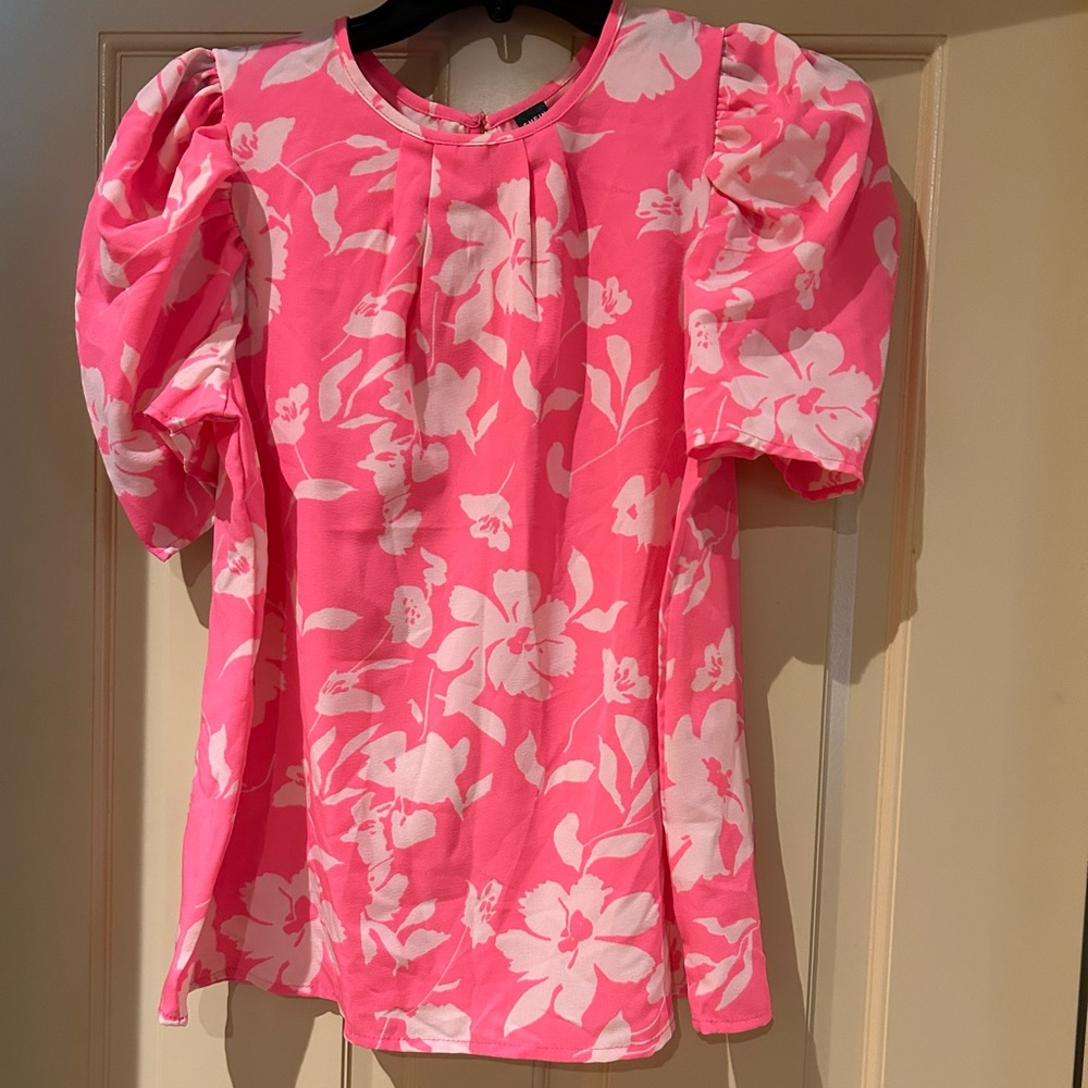 Bright pullover top pink and white floral